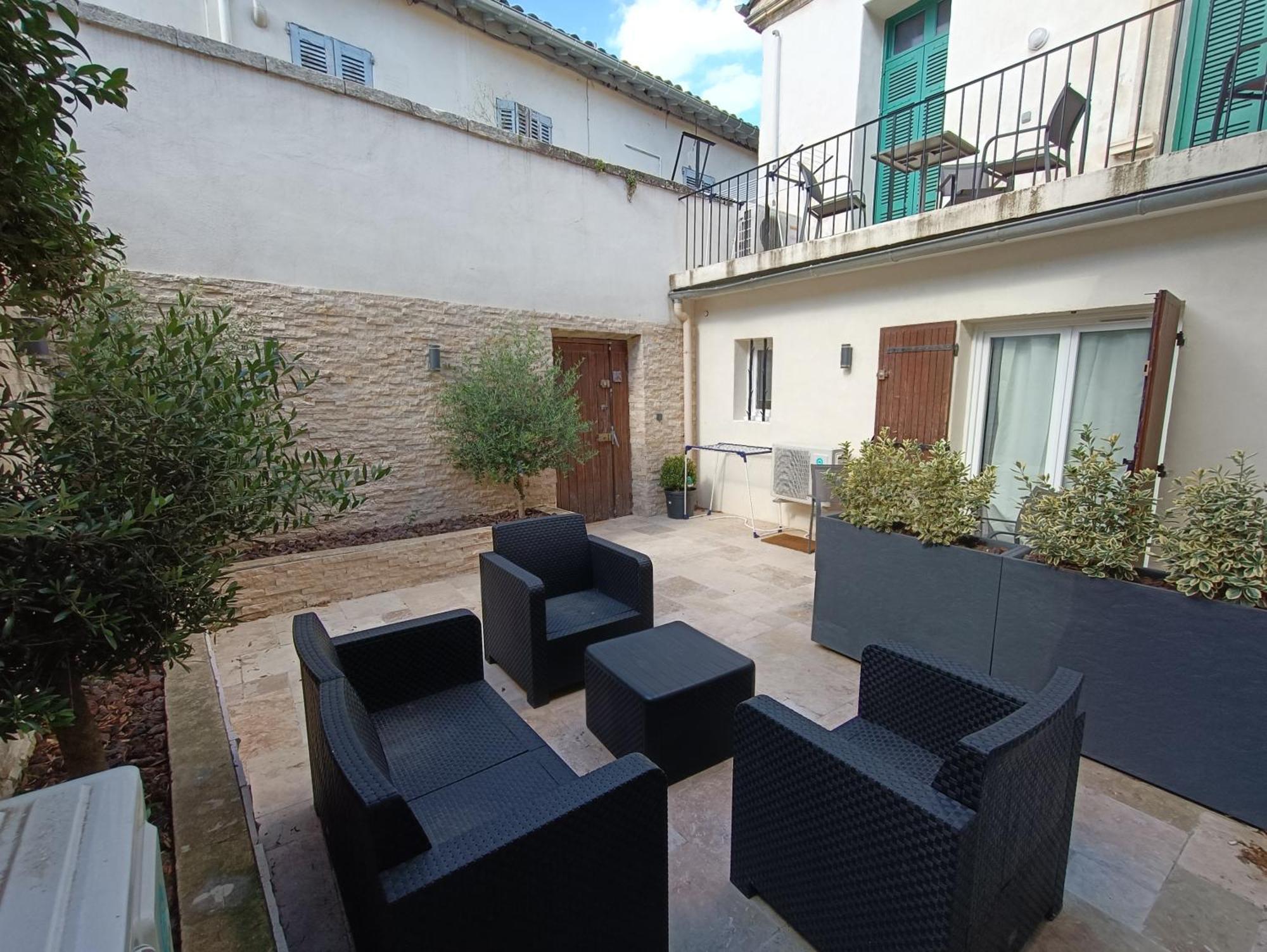 T3 Renove Avec Cour, Intra Muros Avignon Exterior foto